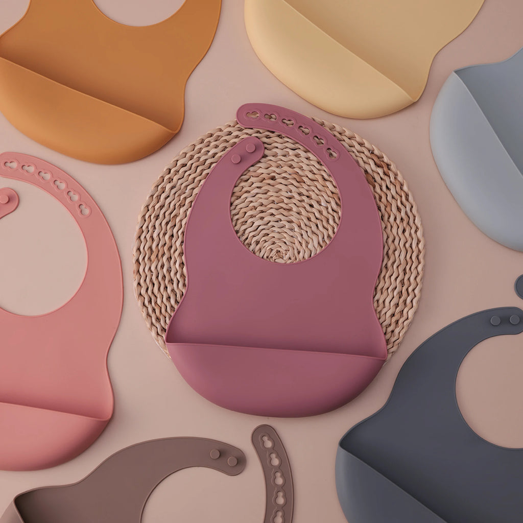 Bavoir en Silicone Ajustable & Imperméable – L’essentiel pour Bébé
