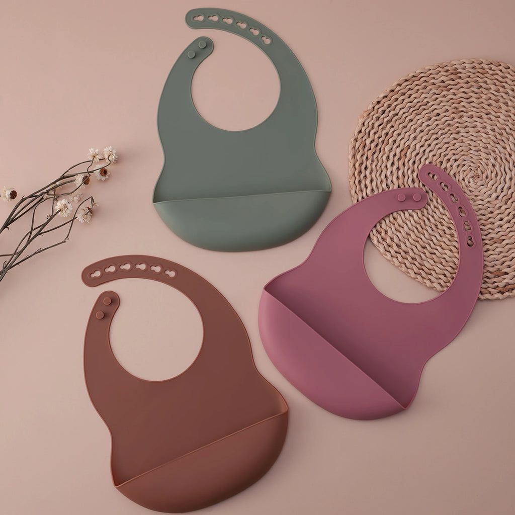 Bavoir en Silicone Ajustable & Imperméable – L’essentiel pour Bébé